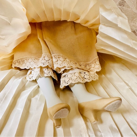 Vintage 80s Franklin Mint Heirloom Victorian Woman Doll Porcelain Bride - Picture 10 of 11